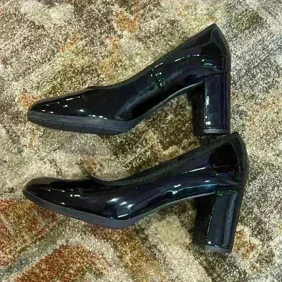 Anne Klein Black Leather Wedges - Picture 3 of 5